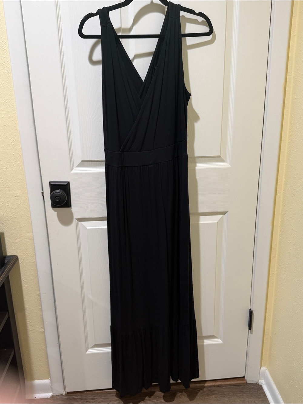 Ava & Viv Black Sleeveless V‑Neck Maxi Dress